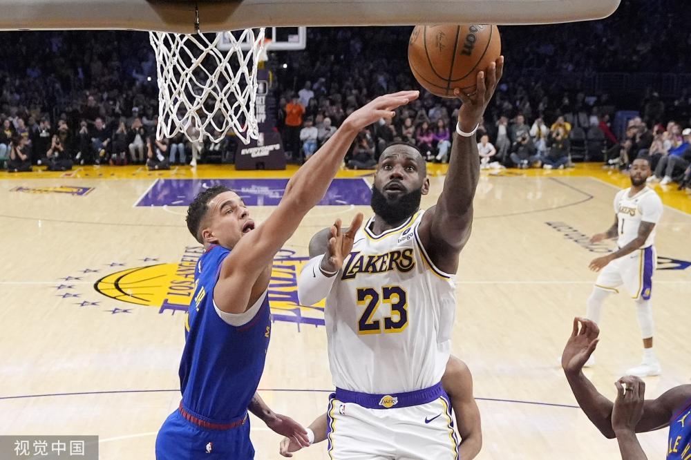 争涌入赛场 争涌入赛场